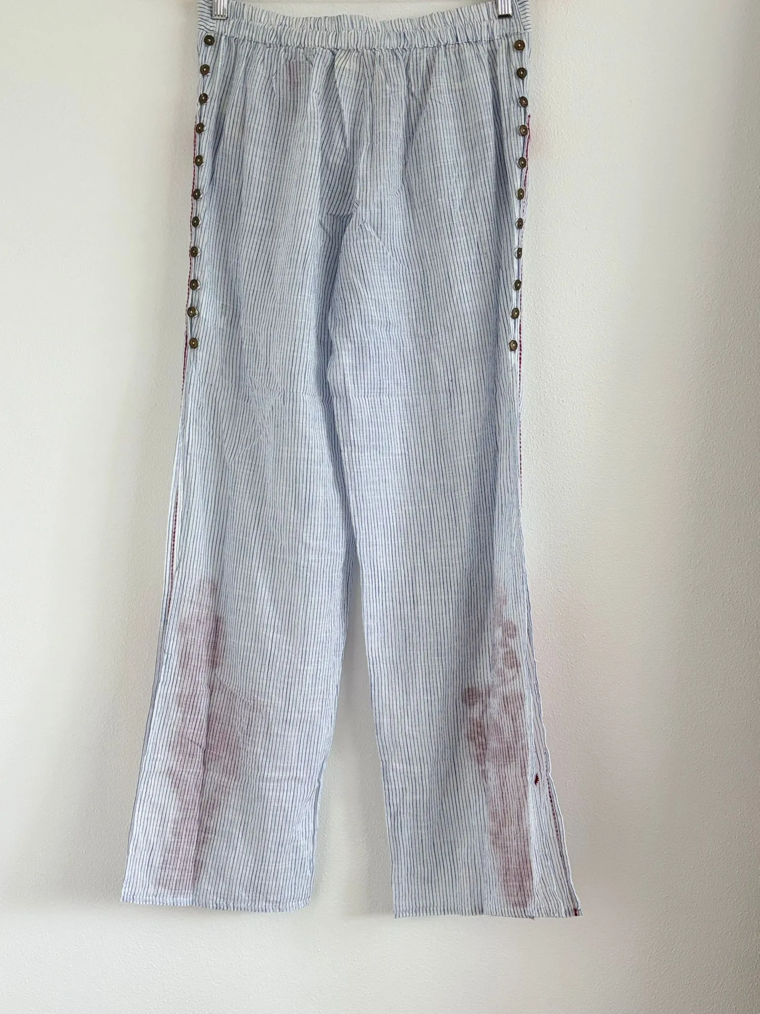 Embroidered leg pants